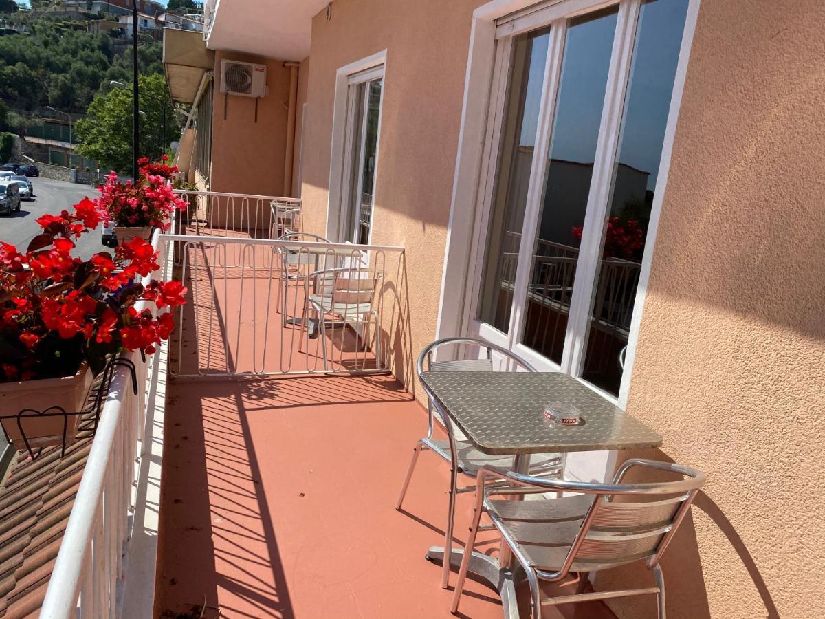 Hotel Nettuno Діано-Марина Екстер'єр фото
